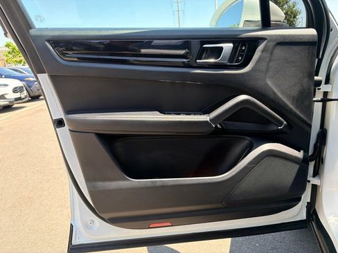 Used 2020 Porsche Cayenne AWD/4WD image 21