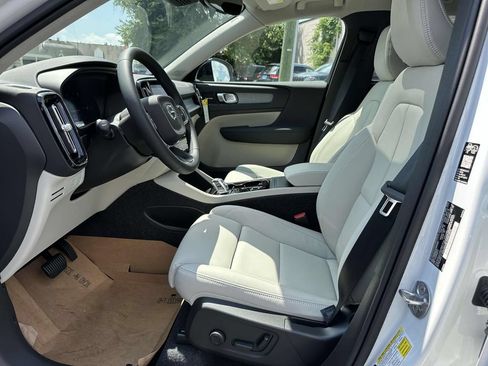 New 2026 Volvo XC40 B4 Plus w/ Protection Package Premier FWD image 15