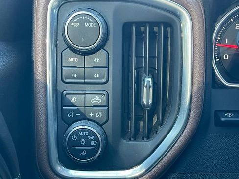 Used 2022 Chevrolet Silverado 1500 High Country w/ Technology Package image 18