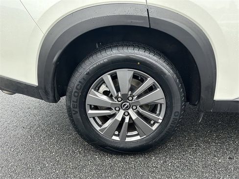 Certified 2024 Nissan Pathfinder SV image 18