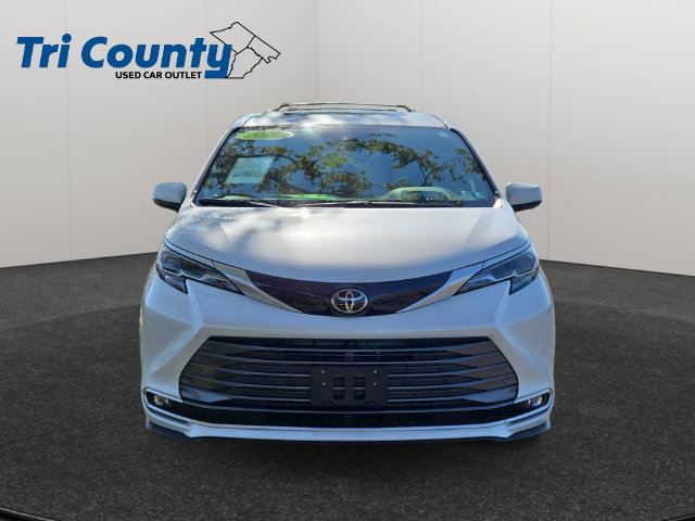 Certified 2026 Toyota Sienna Platinum AWD/4WD image 2
