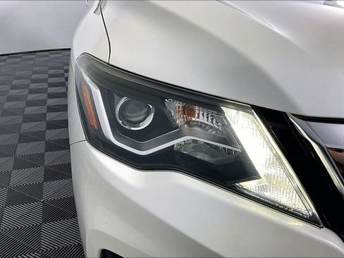 Used 2017 Nissan Pathfinder SL FWD image 31