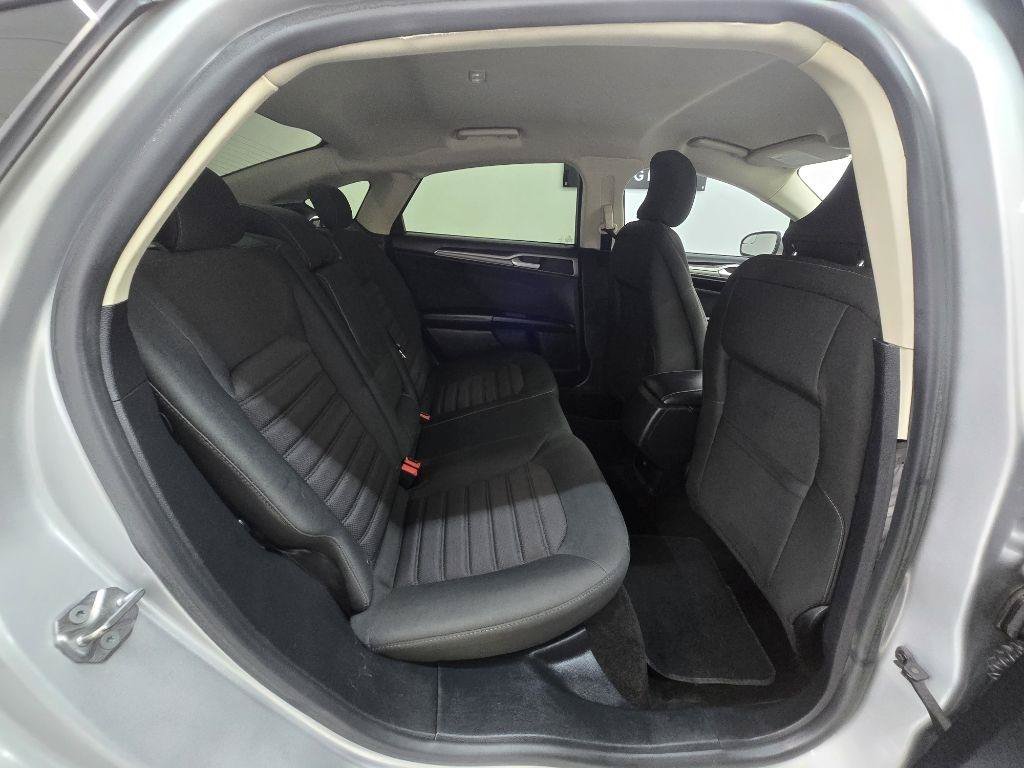 Used 2018 Ford Fusion SE FWD image 17