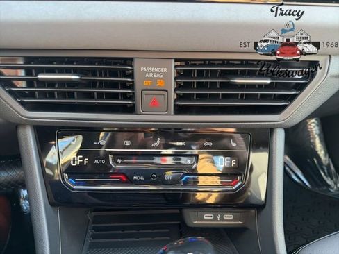 New 2025 Volkswagen Jetta SE image 12