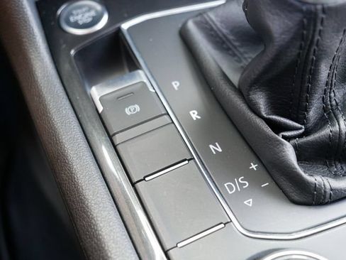 Used 2019 Volkswagen Tiguan SE AWD/4WD image 33