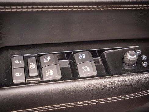 Used 2024 Jeep Wagoneer Series II w/ Flexible Seating Group image 13