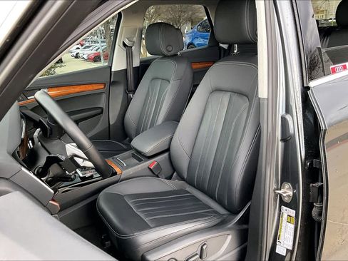 Used 2022 Audi Q5 2.0T Premium w/ Convenience Package image 7