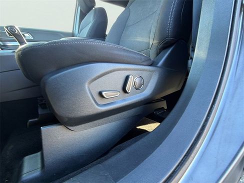 Used 2018 Ford Explorer XLT w/ Equipment Group 201A image 5