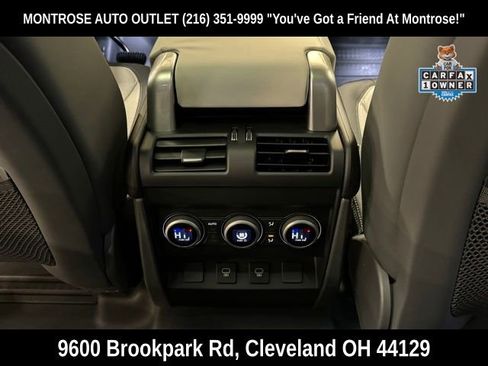 Used 2024 Land Rover Defender 130 X-Dynamic SE image 29