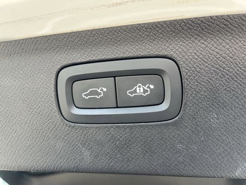 Used 2023 Volvo XC90 T8 Plus image 28