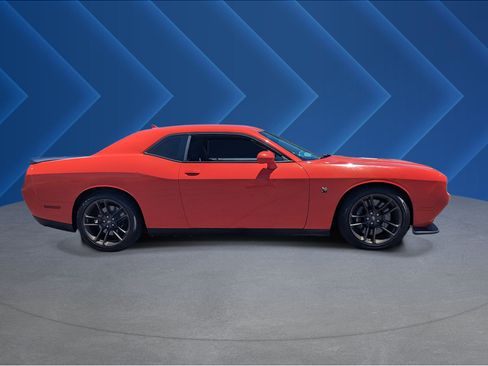 Used 2022 Dodge Challenger R/T Scat Pack w/ Shaker Package RWD image 2