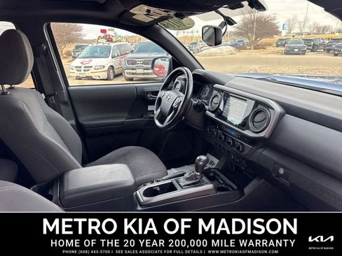 Used 2016 Toyota Tacoma TRD Off-Road w/ Premium & Technology Package image 36