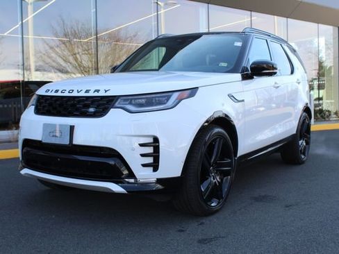 Used 2025 Land Rover Discovery Dynamic SE image 1