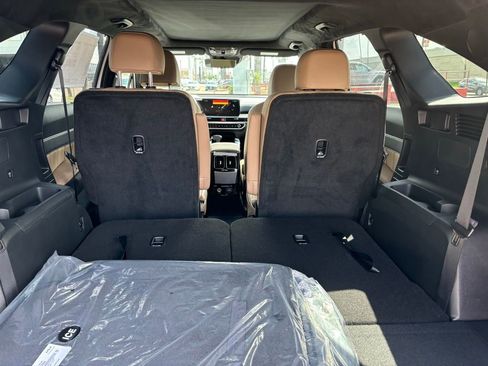 New 2025 Kia Sorento SX Prestige w/ Olive Brown Leather Package image 16
