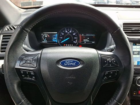 Used 2018 Ford Explorer XLT w/ Equipment Group 202A image 21