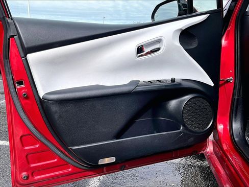 Used 2017 Toyota Prius Prime Advanced image 21