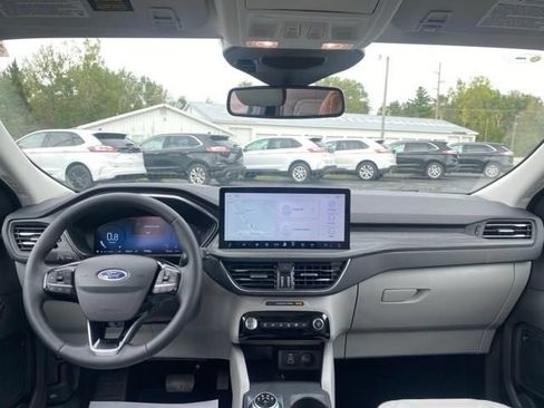Used 2024 Ford Escape Platinum w/ Premium Technology Package AWD/4WD image 19