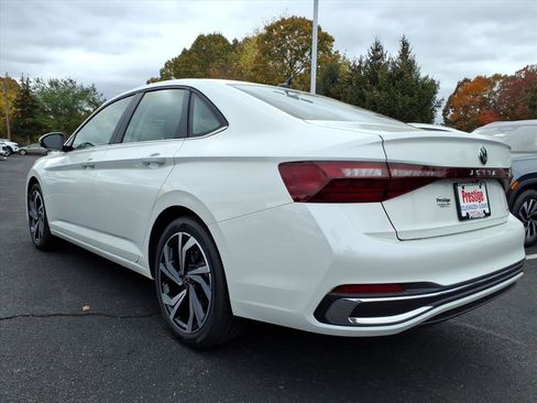 New 2025 Volkswagen Jetta SEL image 3