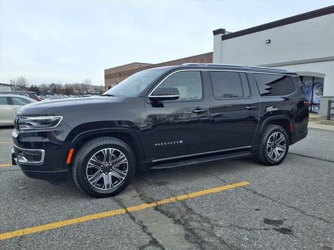 Used 2024 Jeep Wagoneer L Series II w/ Flexible Seating Group image 4