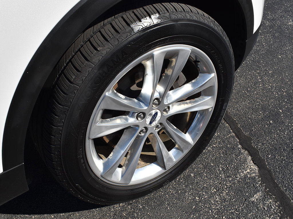 Used 2019 Ford Explorer XLT w/ Equipment Group 202A AWD/4WD image 11