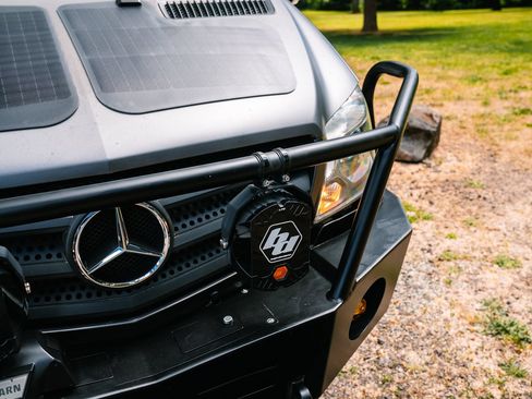 Used 2018 Mercedes-Benz Sprinter 2500 image 9