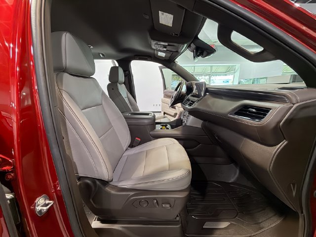 Used 2024 GMC Yukon XL SLT w/ SLT Luxury Package AWD/4WD image 13