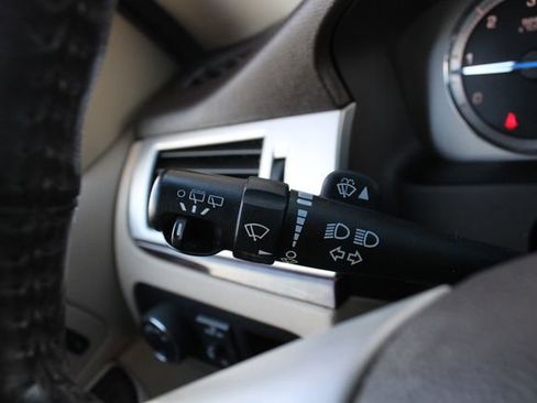 Used 2013 Cadillac Escalade Premium image 11