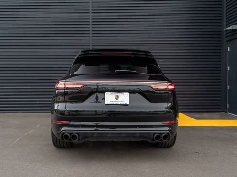 Used 2021 Porsche Cayenne Turbo S image 10