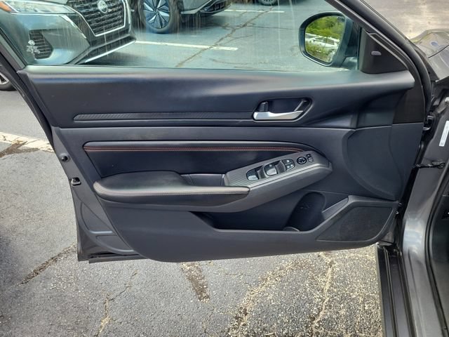 Used 2022 Nissan Altima 2.5 SR w/ Midnight Edition Package FWD image 14