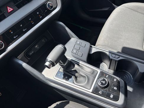 Used 2024 Kia Sportage LX image 40