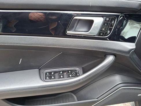 Used 2019 Porsche Panamera 4 image 16