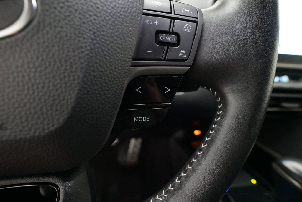 Used 2025 Toyota Camry SE FWD image 20