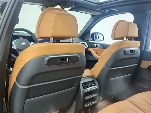 Used 2025 BMW X5 sDrive40i w/ M Sport Package image 32