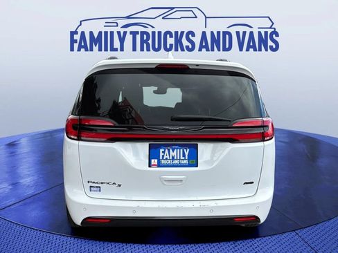 Used 2022 Chrysler Pacifica Touring-L w/ Uconnect Theater Family Group AWD/4WD image 4