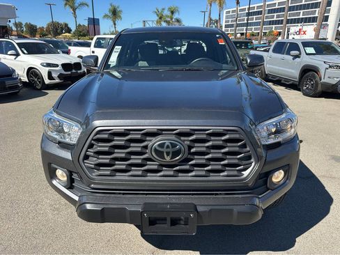 Used 2022 Toyota Tacoma TRD Off-Road image 2