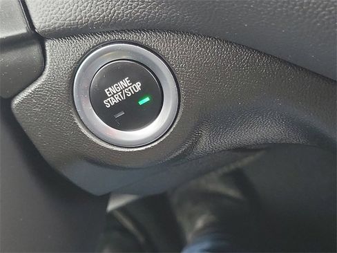 Used 2021 Chevrolet Equinox LT image 18