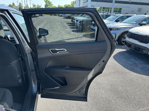 Used 2023 Kia Sportage LX AWD/4WD image 15