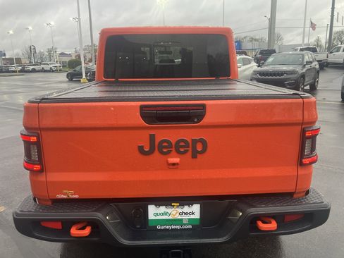 Used 2023 Jeep Gladiator Mojave w/ Cold Weather Group image 5