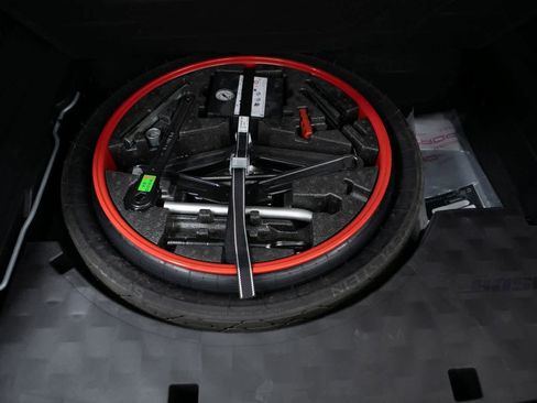 Certified 2023 Porsche Cayenne Platinum Edition w/ Assistance Package image 31