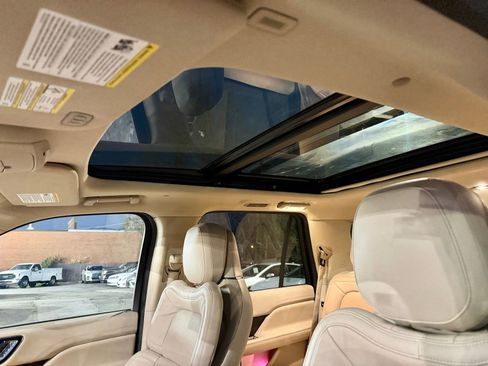 Used 2020 Lincoln Navigator Reserve w/ Luxury Package image 18