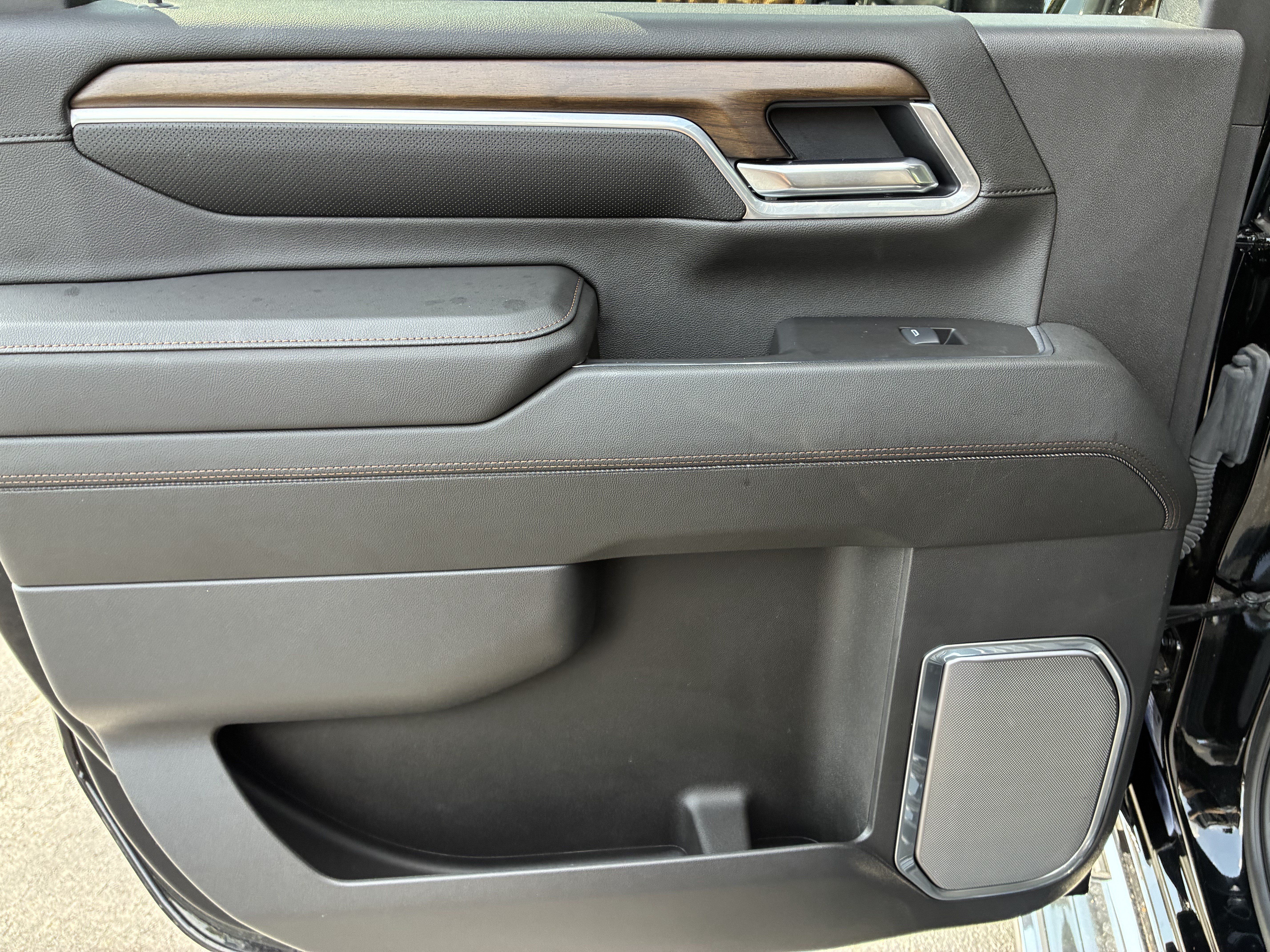 Used 2025 Chevrolet Silverado 3500 High Country w/ High Country Premium Package AWD/4WD image 19