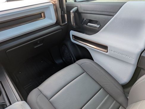 Used 2025 GMC Hummer EV 3X w/ LPO, Sport Package AWD/4WD image 16