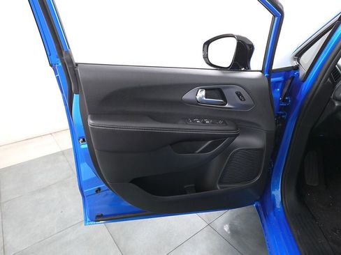 New 2026 Chrysler Pacifica Select w/ S Appearance Package image 9