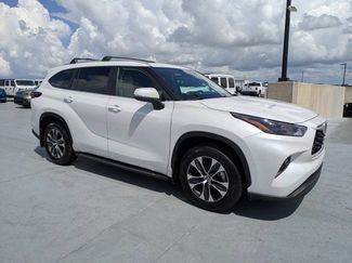 Used 2025 Toyota Highlander XLE FWD video 1