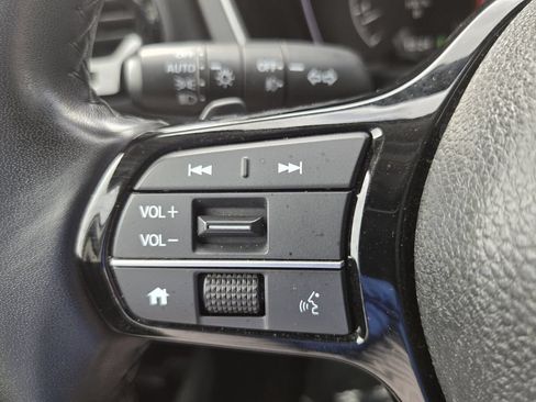 Certified 2025 Honda Pilot Touring image 24