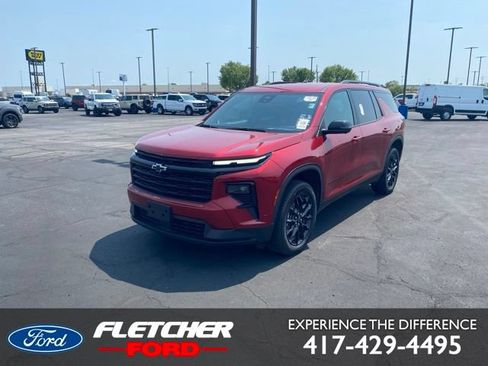 Used 2025 Chevrolet Traverse LT w/ Midnight/Sport Edition FWD image 1
