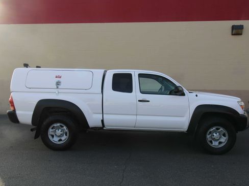 Used 2015 Toyota Tacoma PreRunner image 14