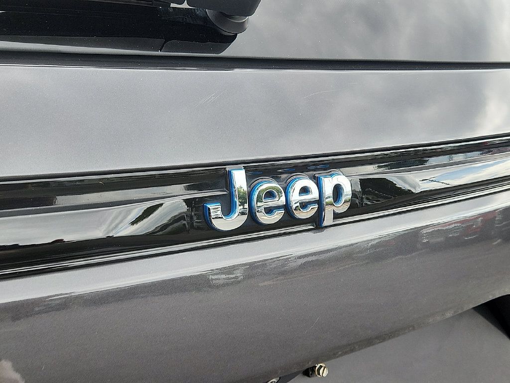 Used 2023 Jeep Grand Cherokee 4WD 4xe image 31