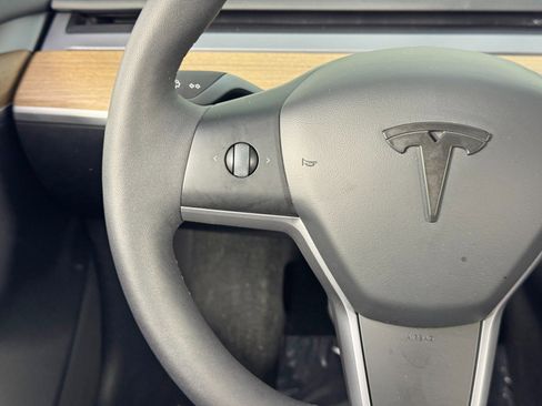 Used 2022 Tesla Model 3 image 18