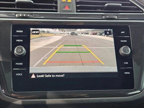 Used 2023 Volkswagen Tiguan SE R-Line image 12